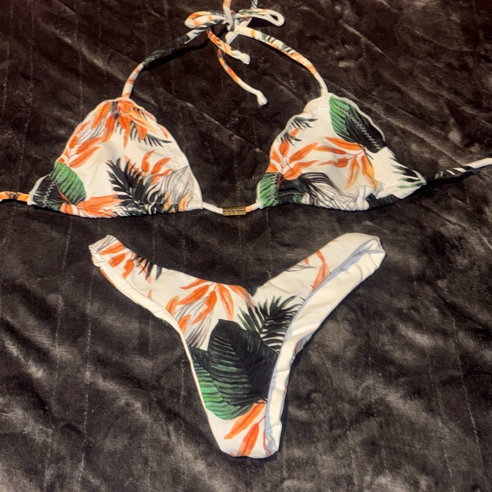 Two Piece Printed Green Halter Neck High Waist Swimwear and ZOEW METAL BOTTOM